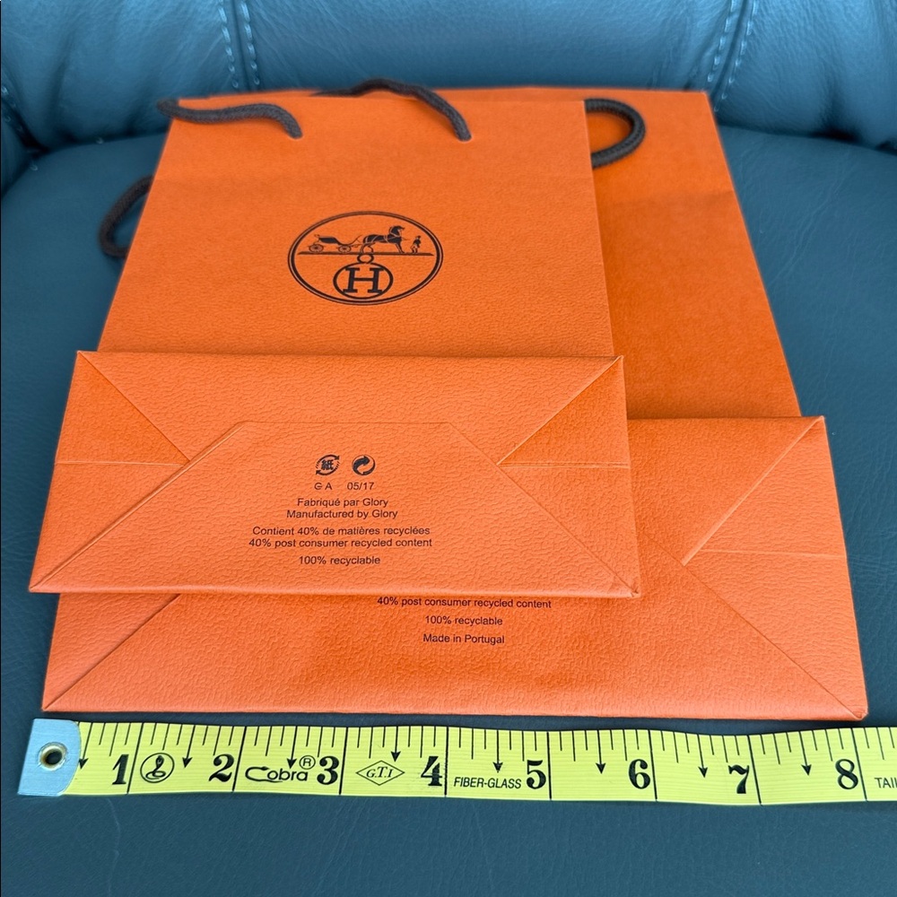 Hermes shopping gift orange bags 2 different sizes like new - Picture 9 of 10
